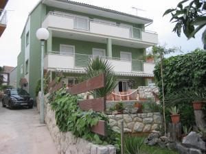 Apartmani- Šjor -Primošten-Apartmani- has 2 large apartments and 2 smaller ones -Primošten Lokvice 6