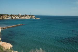 APARTAMENTO CON JARDIN EN PLAYA CABO ROIG tiene WIFI