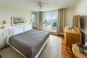 Queen Room with Sea View room in The Craignair Inn & Causeway Restaurant
