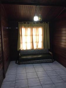 Casa Beira-Mar em Mongaguá - 4 Quartos - Vista Inesquecível para o Mar - Wi-Fi - Estacionamento 4 carros