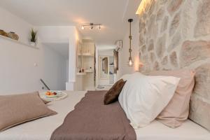 Geolenas Home - Naxian Old Agora