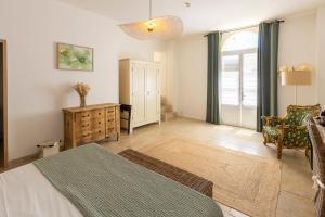 B&B / Chambres d'hotes Mas de Capelou : Chambre Familiale (2 Adultes et 2 Enfants)