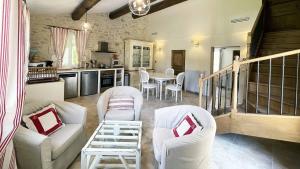 Maisons de vacances Mas Millesime - Gites Carignan - 4 pers - piscine privative - St Remy de Provence : photos des chambres