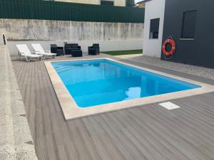 4 Bed Villa - Sleeps 8 - Pool - Garden - Parking