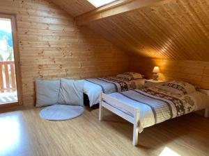 Chalets Le Chalet de la Deviniere, bain nordique exterieur chauffe : photos des chambres