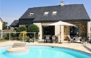 Beautiful Home In Saint-germain-sur-ay With Wifi, 4 Bedrooms And Outdoor Swimming Pool