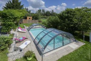 Maisons de vacances Au Coeur du Bien-Etre, gite avec piscine chauffee et couverte, SPA, sauna, massages : Maison 1 Chambre