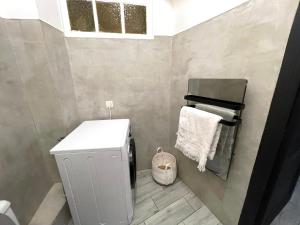 Appartements Calvi T2 climatise, wifi, centre-ville, a proximite plage, commerces, taxi & gare, vue plage & montagne : photos des chambres