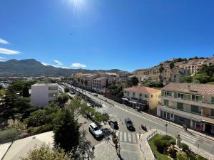 Appartements Calvi T2 climatise, wifi, centre-ville, a proximite plage, commerces, taxi & gare, vue plage & montagne : photos des chambres