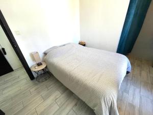 Appartements Calvi T2 climatise, wifi, centre-ville, a proximite plage, commerces, taxi & gare, vue plage & montagne : photos des chambres