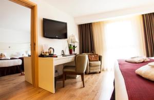 Hotels Hotel Montaigne & Spa - Cannes Centre : Chambre Familiale Communicante - Accès Gratuit au Spa