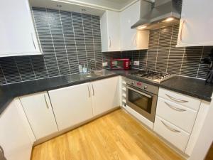 Paisley Central Apartment