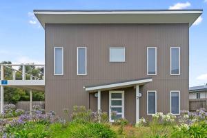 Charlie’s Beach House 1Block to Beach Pet Friendly