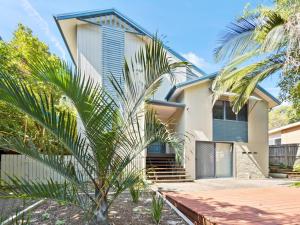 Flipper Beach House by Discover Stradbroke