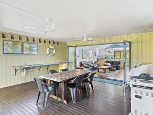 Flipper Beach House by Discover Stradbroke