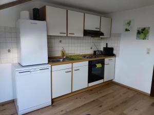 Erholsamer Traumurlaub wo auf Bergen Schlößer wachsen