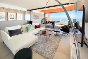 28-Luxury Penthouse With Stunning views Benalmadena!