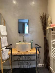 Appartements Le Logis GOUT : Chambre Double avec Lit d'Appoint