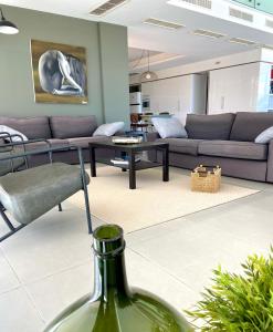 Villa Nausica, heated pool, Padel court, view on the sea, wifi free perfect for big group