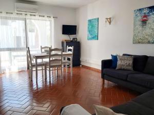 Casa dos Sorrisos - 3 bedroom apartment, terrace, barbecue, AC, Wifi, beach