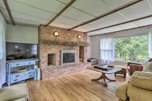 Spacious Sullivan County House with Fire Pit - Neversink