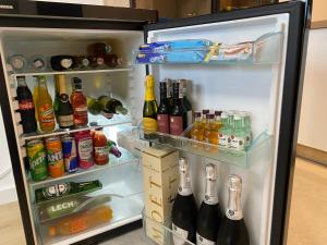 Apartament Seven Heaven, duże łóżko, kominek w salonie, parking w cenie