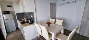 Deluxe Mobile Home with Hot Tub - Beachfront room in Lavanda Mobile Homes & Villas