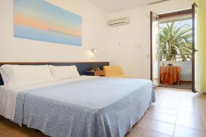 Economy Triple Room room in Hotel Oasis