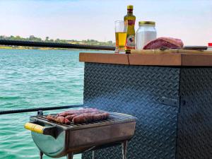 House Boat "Faroeste Caboclo"