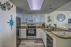 Bay Watch Condo with Oceanfront Balcony and Beach View