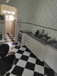 Enseada- 400m Aquário. Apt espaçoso e aconchegante