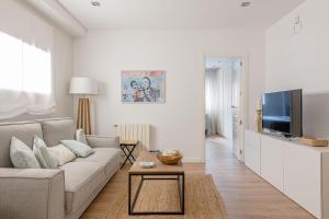 Avenida América - Cama King, AC, junto a la estación