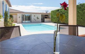 Stunning Home In Puisserguier