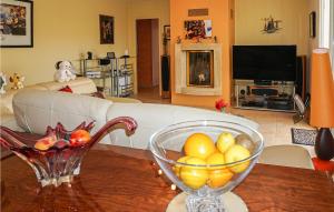 Maisons de vacances Cozy Home In Puisserguier With Wifi : photos des chambres