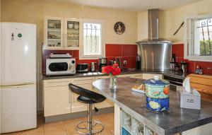 Stunning Home In Puisserguier