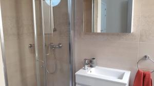 Ramzam - Spacious & Modern 3 bedroom apartment with roof terrace