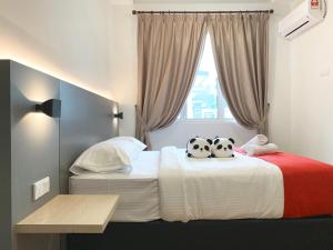 Spacious 6BR Villa with Seaview by Zervin