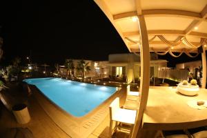 Queen Boutique Suites
