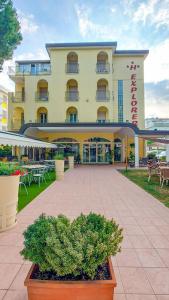 Hotel Explorer