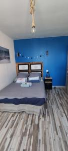 B&B / Chambres d'hotes chambres bleues cote plage et aeroport climatisees et parking gratuit : photos des chambres