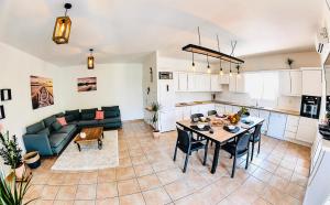 spacieux T5, terrasse, proche centre,parking privé