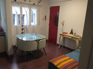 Cozy, Bright, near everything.Cómodo, luminoso, cerca de todo.