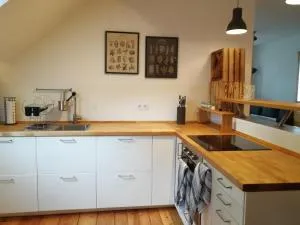 Schlossblick Apartment für 4 mit Küche Kamin Netflix Parken und Hofladen - Weinberge