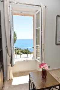 Luxurious design house sea view old Antibes for 6