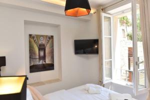 PICASSO by the sea Luxurious design house sea view old Antibes for 6