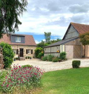 Maisons de vacances Le Bas Chesnay Gite Domfront en Poiraie : photos des chambres