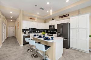 Cozy Condo Near Disney wPool View FREE WaterPark