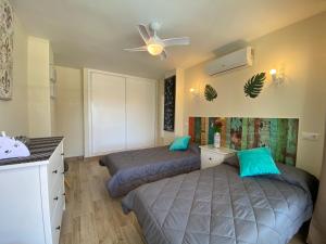 Modern 1 Bedroom Seaside Apartment with Pool