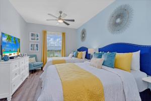 Top floor condo with view of lake, pool and fireworks! Next to Convention Center!