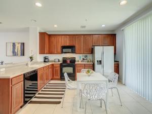 Stylish Vista Cay Townhome Near Conv. Ctr I-Dr.